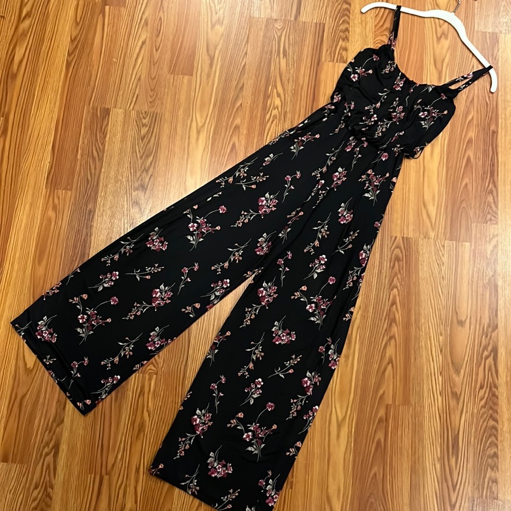 Black floral flowy jumpsuit size xs